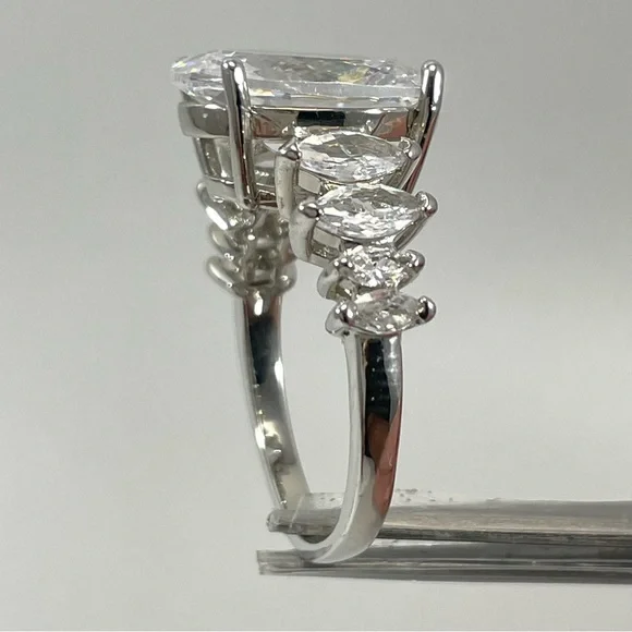 Rings Engagement Women’s Jewelry Oval Cut White Diamond CZ Silver Plated